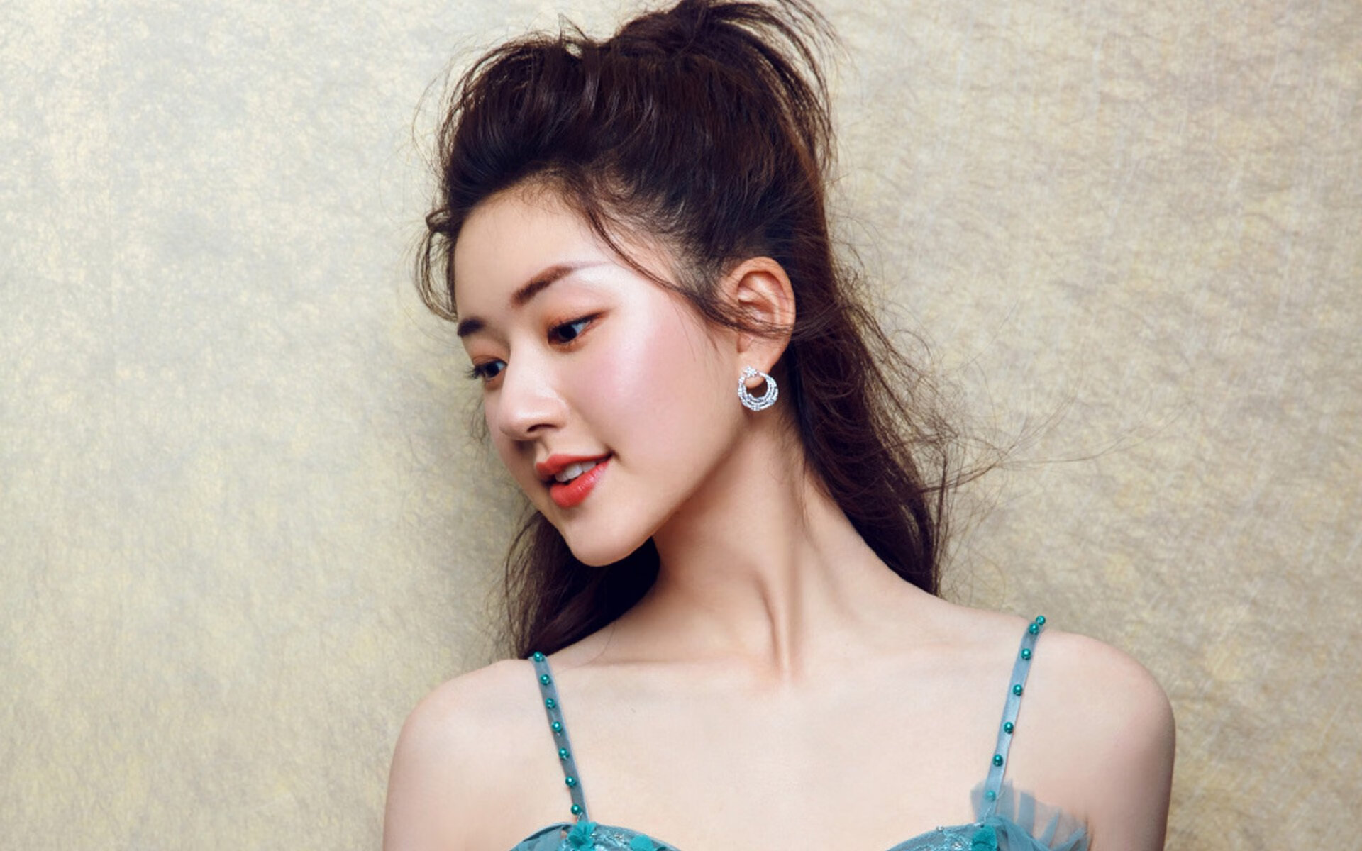 李恩：凭借出色的视野和精准传球，他提升了全黑队进攻效率，李恩壁因一件球衣爆红