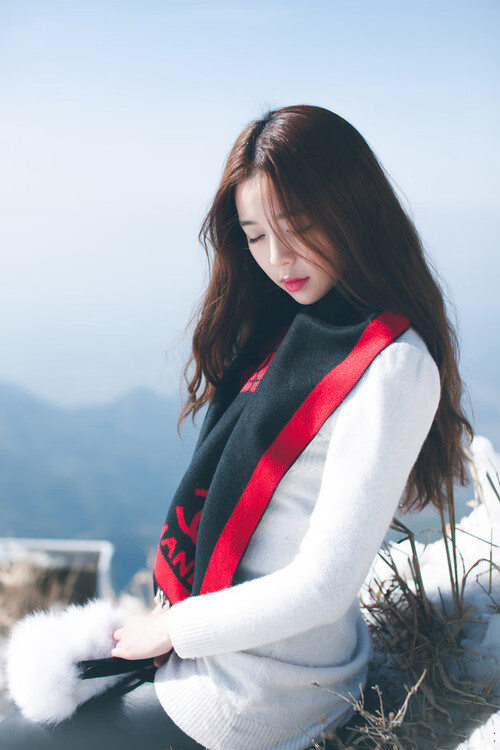 莫莉·奥卡拉汉100米自由泳赛场表现稳健