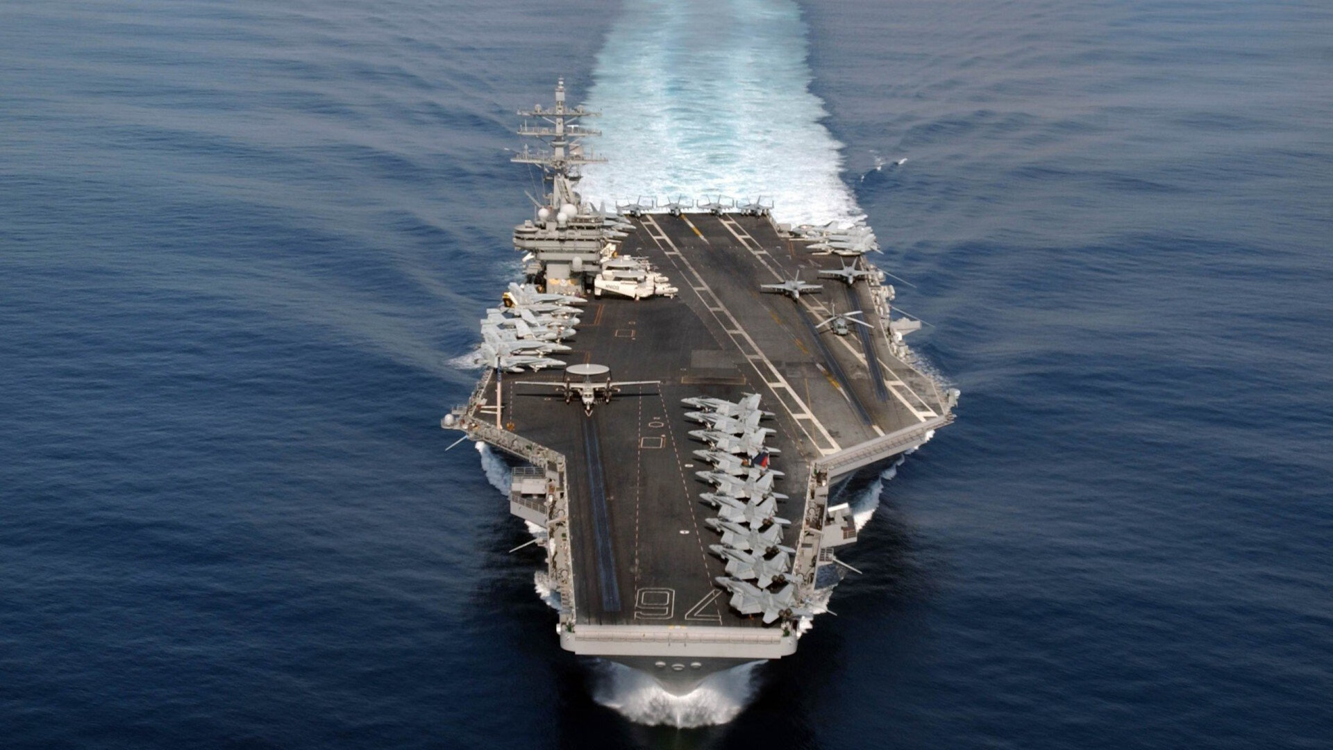 3-0轻取对手，樊振东赛后与教练合影走红，樊振东带队教练